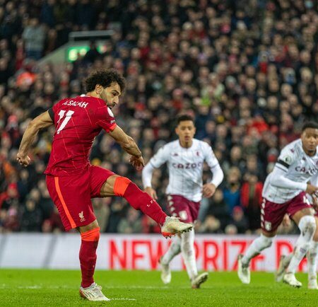 Liverpool aspira a extender su liderato en la Premier League frente al Aston Villa