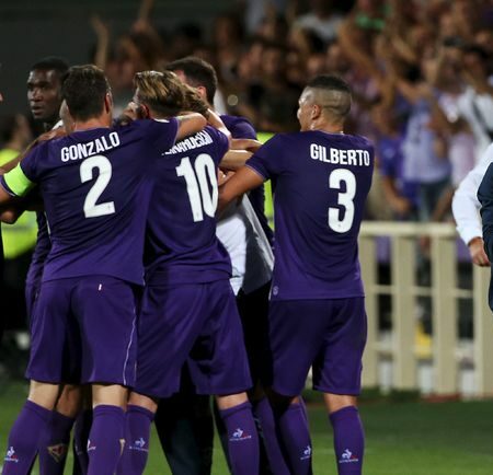 Fiorentina: Afición respalda a Comuzzo ante rumores de transferencia