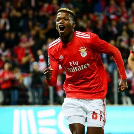 Delantero del Benfica Beste se une al Friburgo