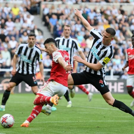 Arsenal busca remontar déficit en semifinal de Copa EFL contra Newcastle