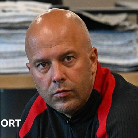 Slot satisfecho con el plantel del Liverpool: «No necesitamos refuerzos»