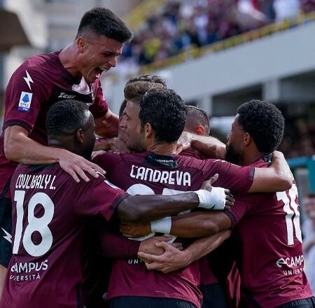 Raimondo marca su primer gol con la Salernitana y muestra confianza en el equipo
