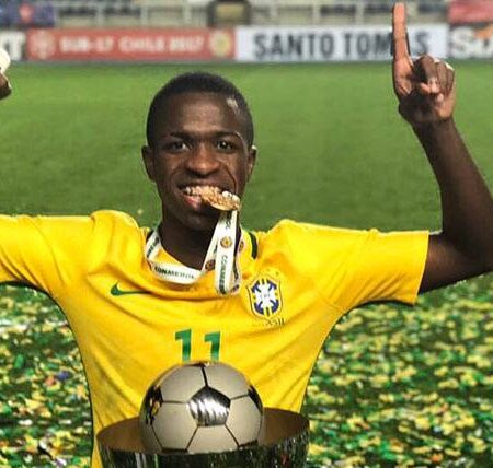Vinícius Júnior: «Todos felices por el retorno de Neymar al Santos y a la selección»