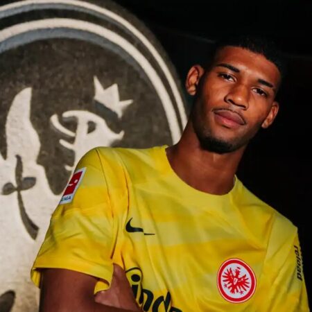 El Eintracht disfruta del crecimiento de Kaua Santos: interés de dos clubes ingleses y valoración top