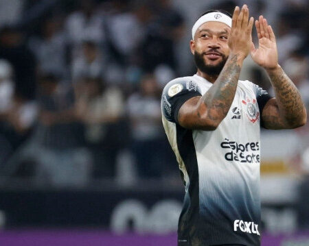 Depay conquista su primer trofeo con el Corinthians: «Merecemos el Campeonato Paulista»