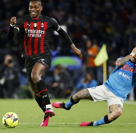 Milan a Napoli per sognare la rimonta Champions. Intanto Ibra si rivede dopo 3 settimane