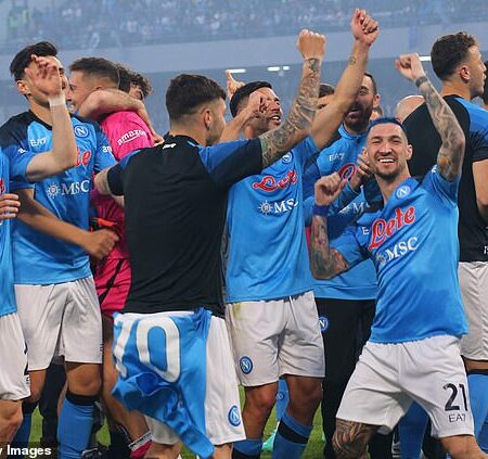 Un punto divide Napoli e Inter. Los rivales por el Scudetto en los últimos 180 minutos