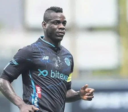 Balotelli se despide del Genoa: Agentes lo ofrecen al Real Murcia y se reúnen con su presidente