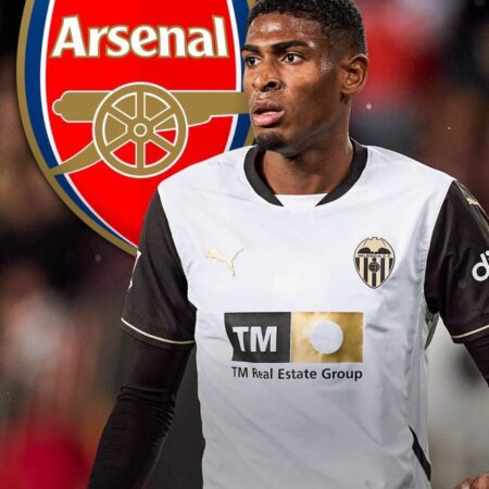 Arsenal avanza en negociaciones por Mosquera del Valencia