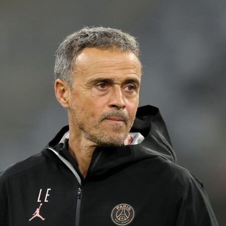 Luis Enrique, Entrenador del PSG, Sufre Fractura de Clavícula en Accidente de Bicicleta