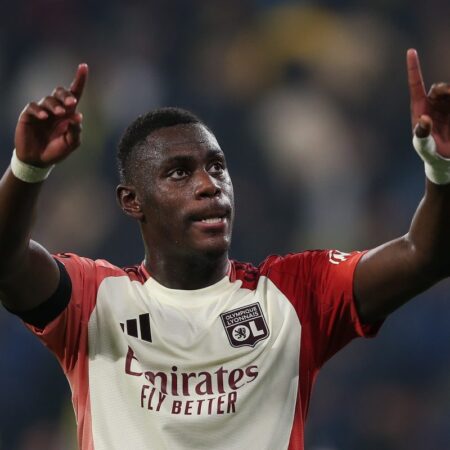 Moussa Niakhaté Injured on International Duty: A Setback for Lyon