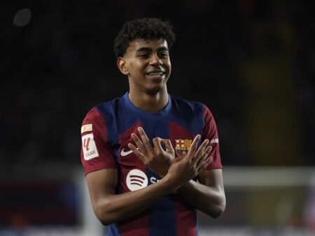 El Barcelona Recibe al Valencia en un Estadio Pequeño con la Incertidumbre de la Lesión de Yamal
