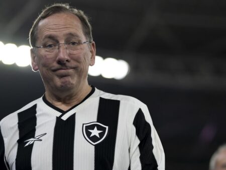 John Textor en el ojo del huracán: Aficionados del Botafogo lo tildan de «Payaso y Estafador»
