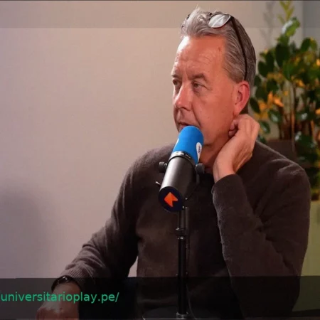 Driessen: Las críticas a Van Persie son infundadas; tormenta mediática sin base