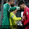 Bosnia-Italia: La controversia por los «papelitos» de los penaltis no termina; acusan a Donnarumma de antideportivo