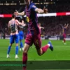 Lewandowski afianza el liderato del Barcelona