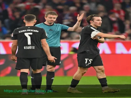 El entrenador del Borussia Mönchengladbach apoya a los aficionados tras pancartas contra Rocco Reitz ante el RB Leipzig